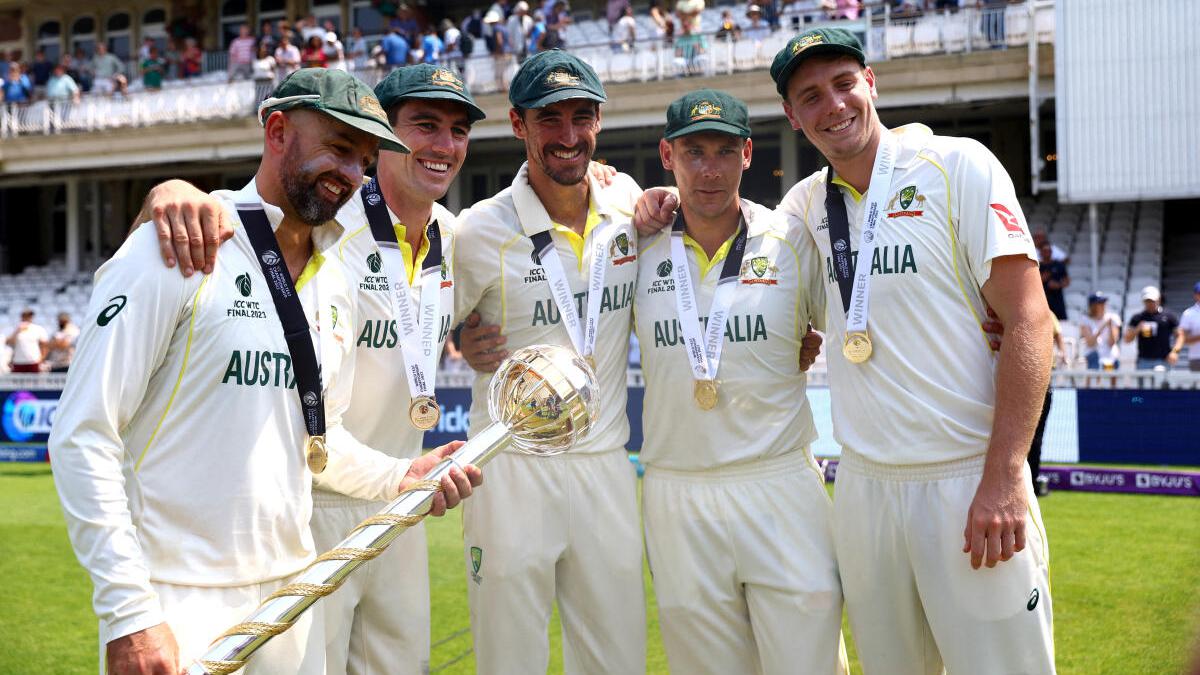 Lyon backs veteran Australia Test squad to keep playing past next Ashes series